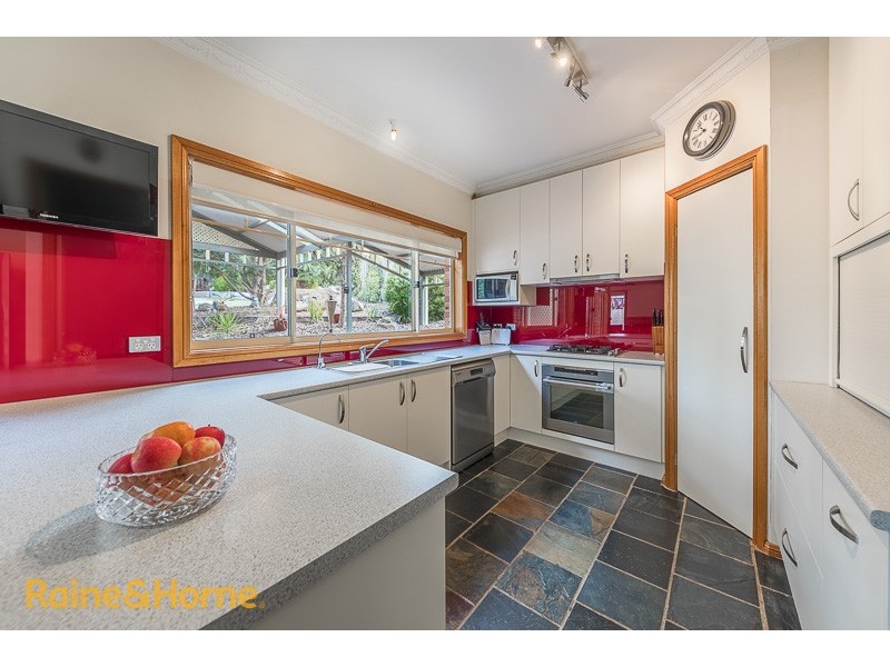 6 Fairbairn Grove, Sunbury VIC 3429