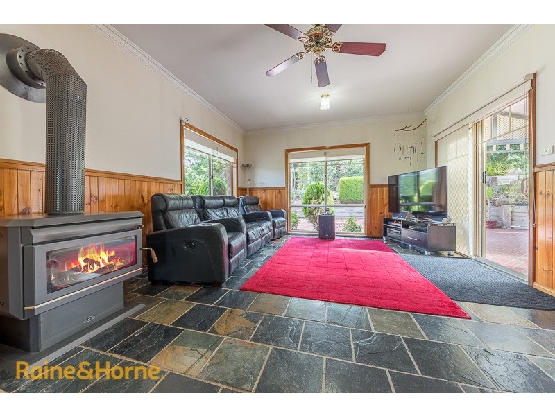 6 Fairbairn Grove, Sunbury VIC 3429