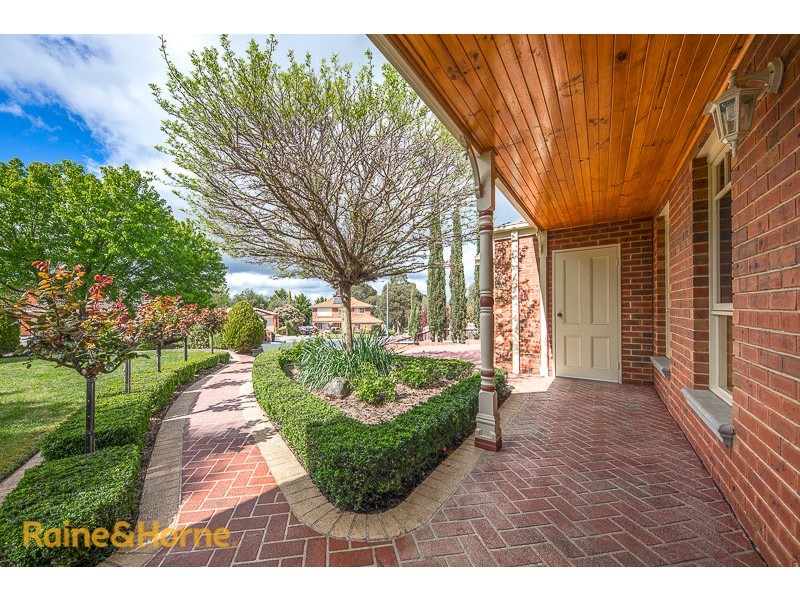 6 Fairbairn Grove, Sunbury VIC 3429