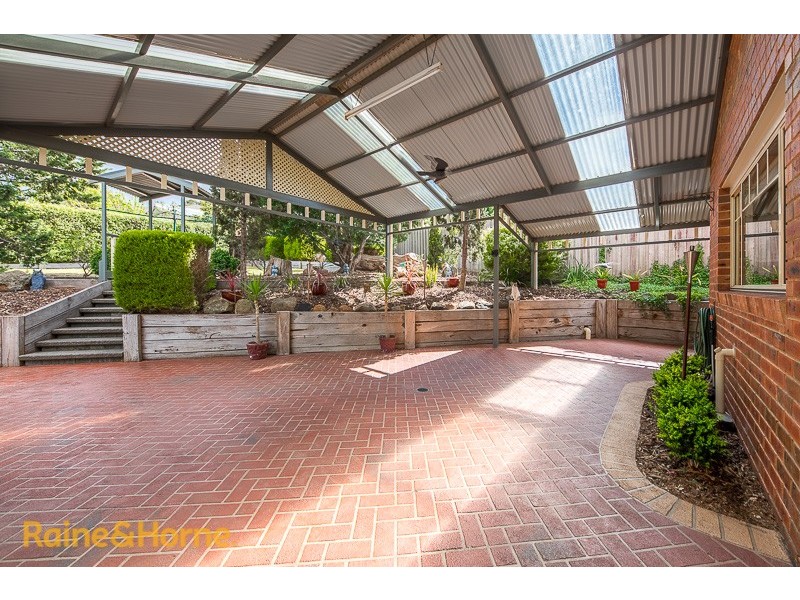 6 Fairbairn Grove, Sunbury VIC 3429