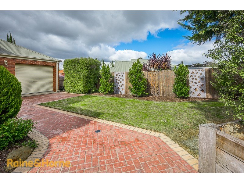 6 Fairbairn Grove, Sunbury VIC 3429