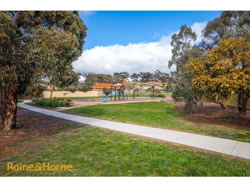6 Fairbairn Grove, Sunbury VIC 3429