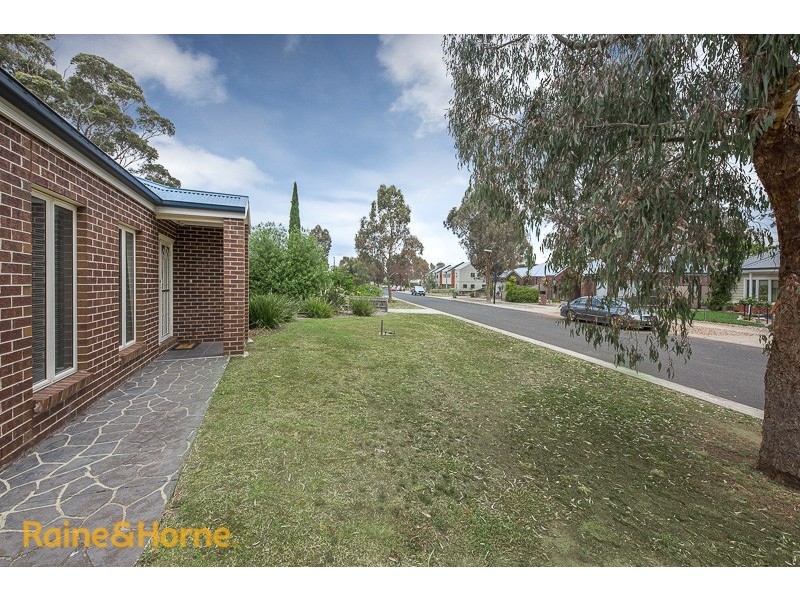 10 Hoya Place, Sunbury VIC 3429