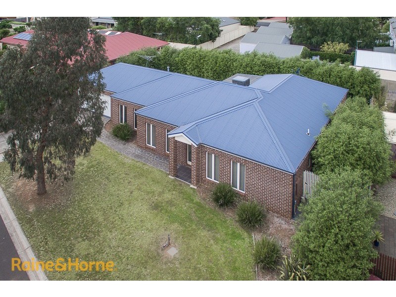 10 Hoya Place, Sunbury VIC 3429