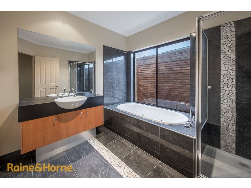 26 Higgs Circuit, Sunbury VIC 3429