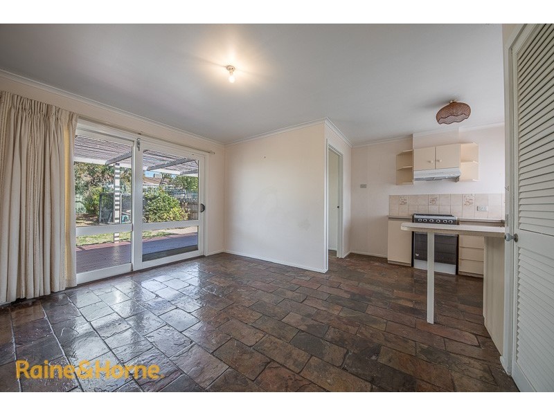 4 May Grove, Sunbury VIC 3429