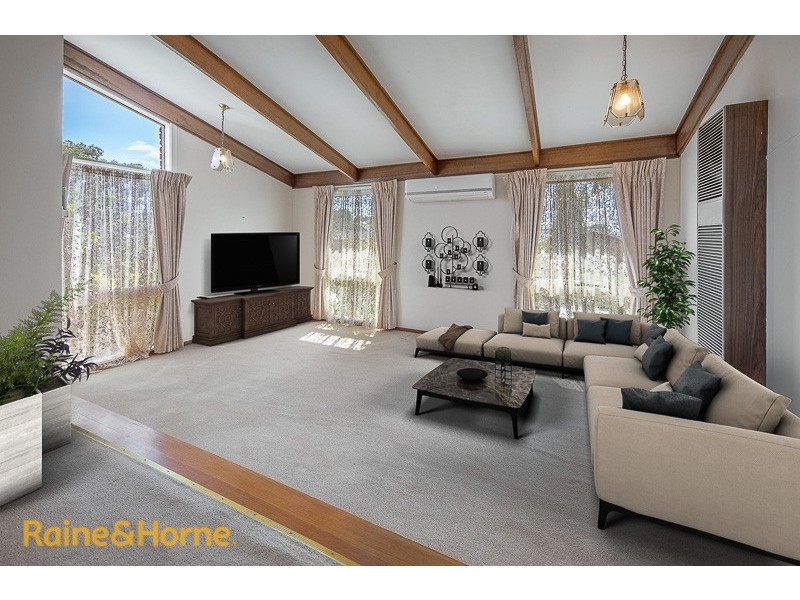 4 May Grove, Sunbury VIC 3429