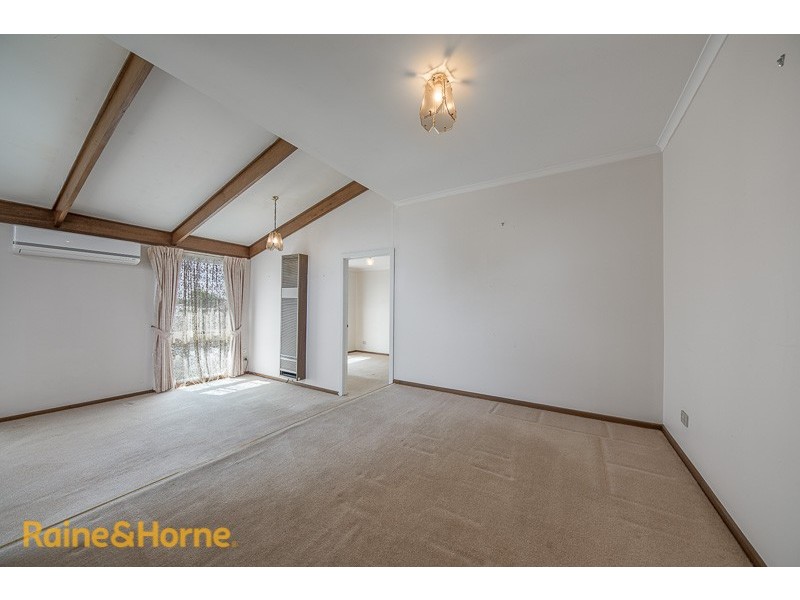 4 May Grove, Sunbury VIC 3429
