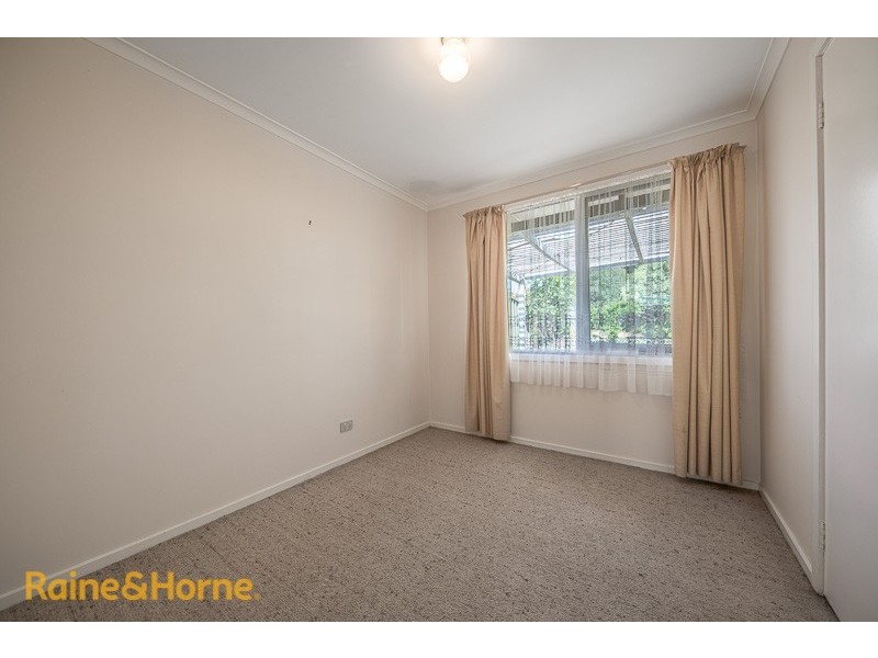 4 May Grove, Sunbury VIC 3429