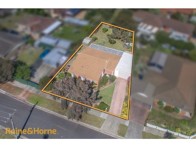 4 May Grove, Sunbury VIC 3429