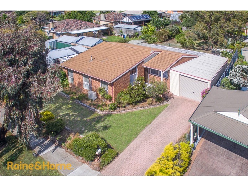 4 May Grove, Sunbury VIC 3429