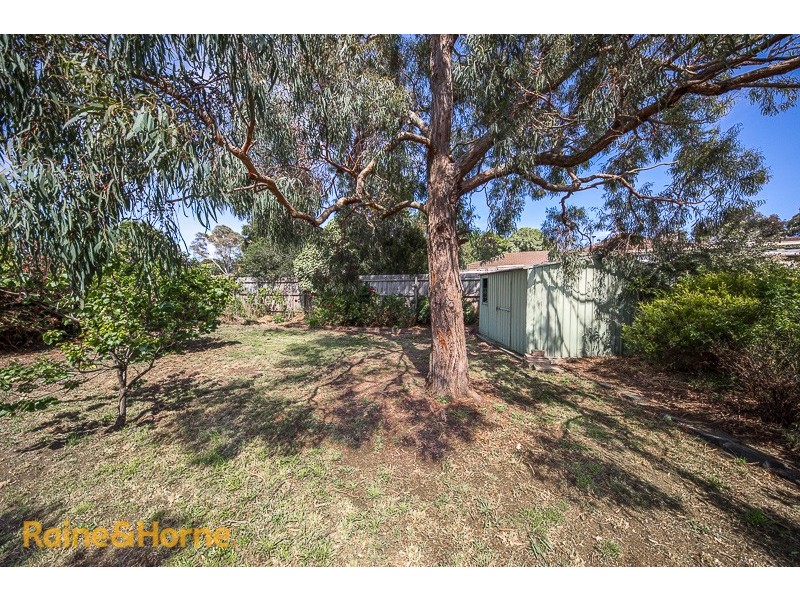 4 May Grove, Sunbury VIC 3429