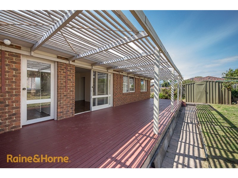 4 May Grove, Sunbury VIC 3429