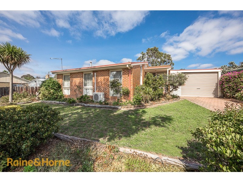 4 May Grove, Sunbury VIC 3429
