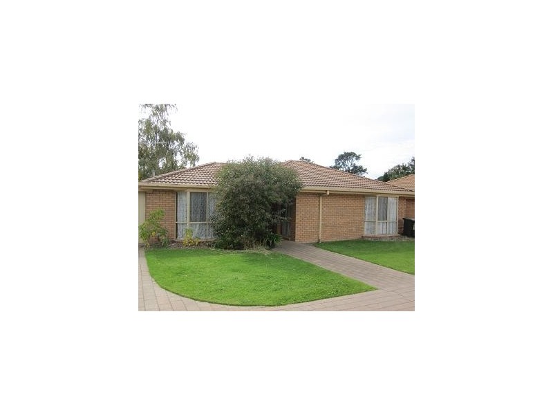 2/33 Ligar Street, Sunbury VIC 3429