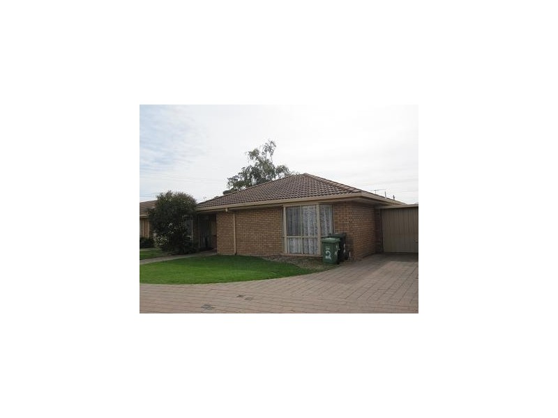 2/33 Ligar Street, Sunbury VIC 3429