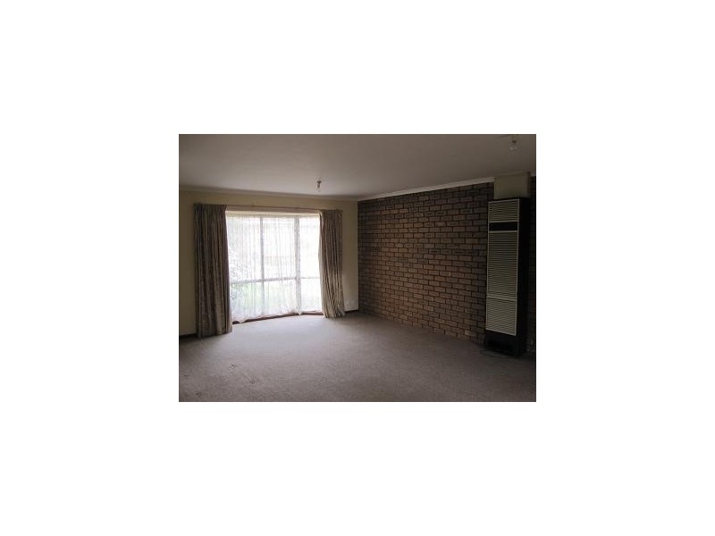 2/33 Ligar Street, Sunbury VIC 3429