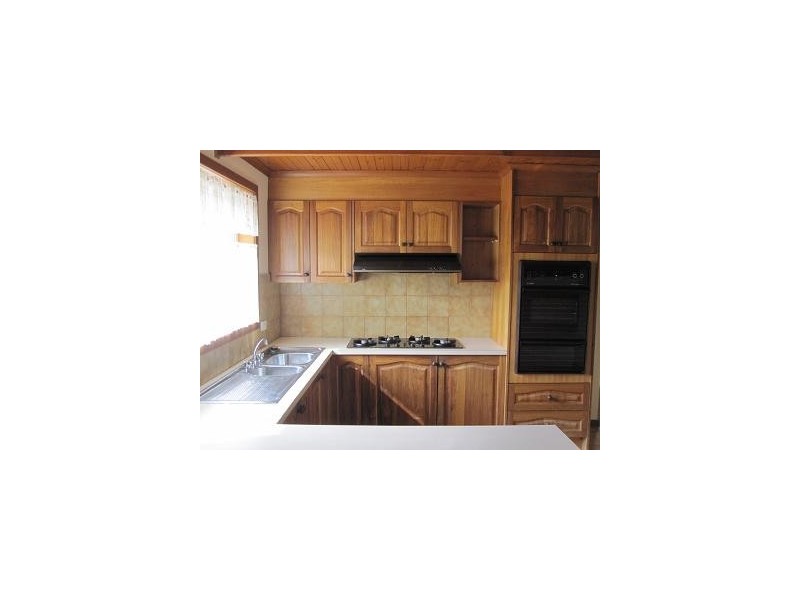 2/33 Ligar Street, Sunbury VIC 3429