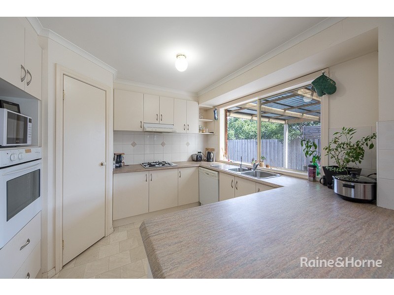 18 Marsh Crescent, Sunbury VIC 3429
