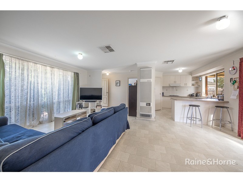 18 Marsh Crescent, Sunbury VIC 3429