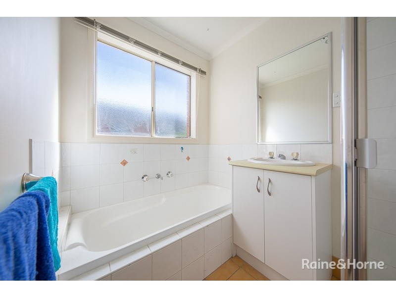 18 Marsh Crescent, Sunbury VIC 3429