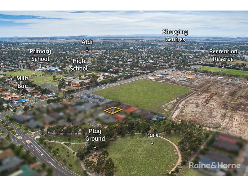 18 Marsh Crescent, Sunbury VIC 3429