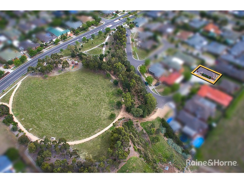 18 Marsh Crescent, Sunbury VIC 3429