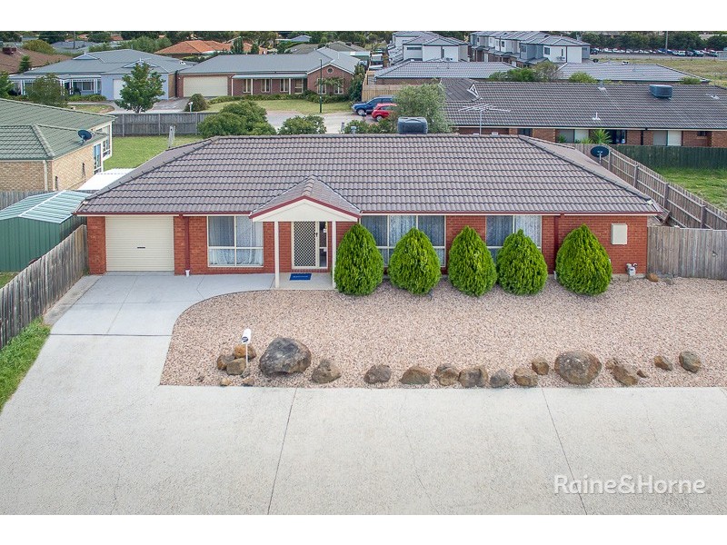 18 Marsh Crescent, Sunbury VIC 3429