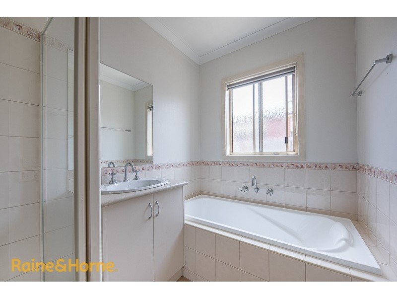 4 Cover Drive, Sunbury VIC 3429