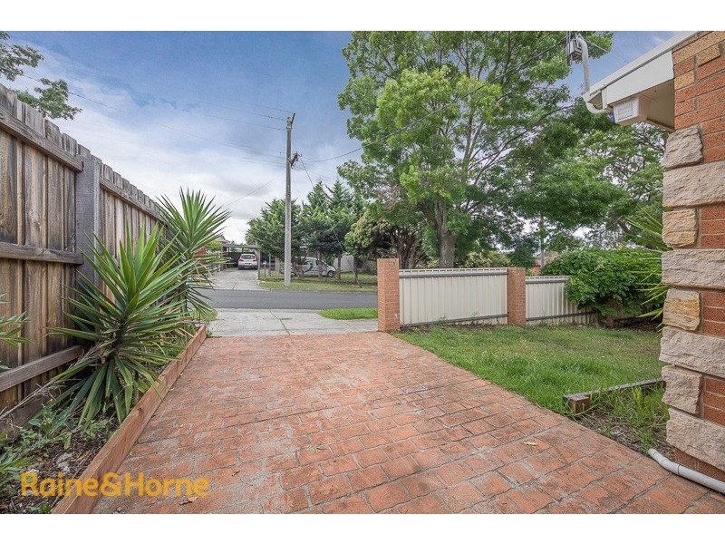 37 Blaxland Drive, Sunbury VIC 3429