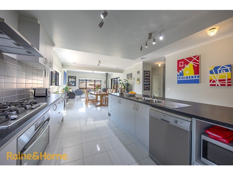 42 Bannon Avenue, Sunbury VIC 3429