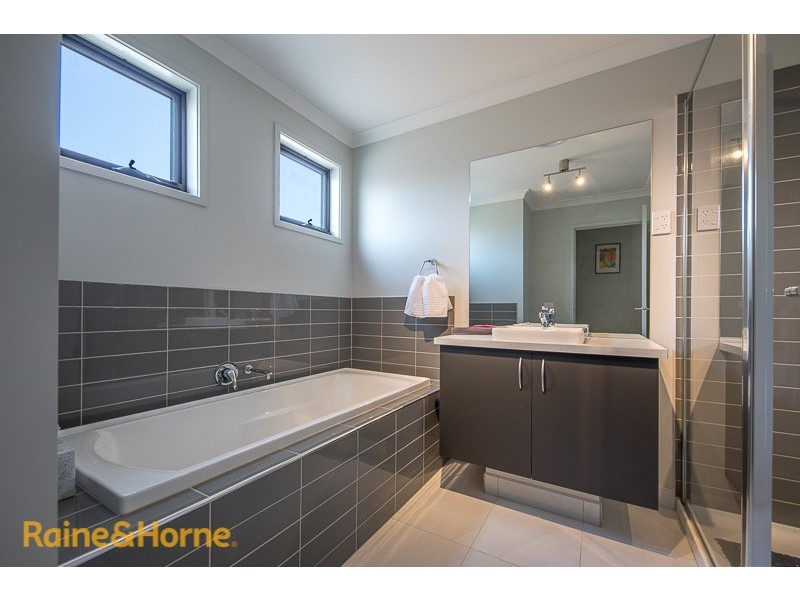 42 Bannon Avenue, Sunbury VIC 3429