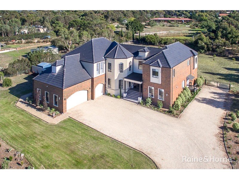 52 Highgrove Drive, Sunbury VIC 3429