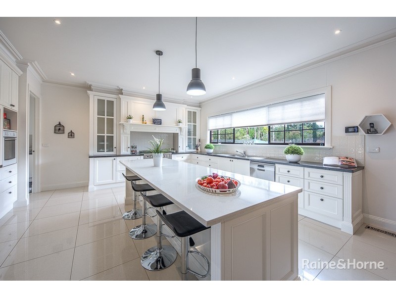 52 Highgrove Drive, Sunbury VIC 3429
