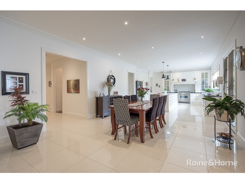 52 Highgrove Drive, Sunbury VIC 3429