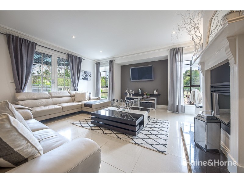 52 Highgrove Drive, Sunbury VIC 3429