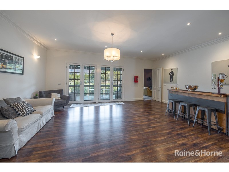 52 Highgrove Drive, Sunbury VIC 3429