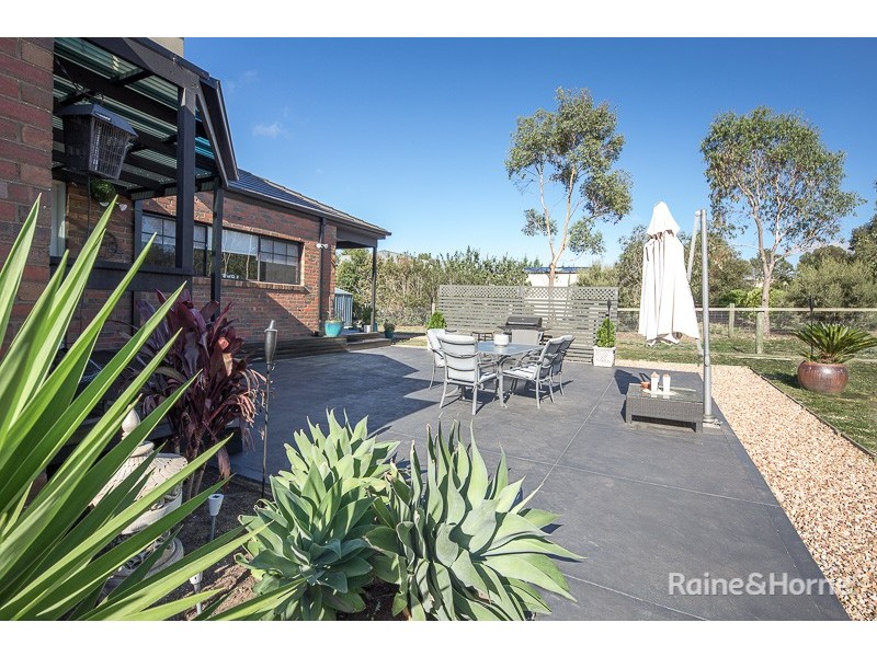 52 Highgrove Drive, Sunbury VIC 3429
