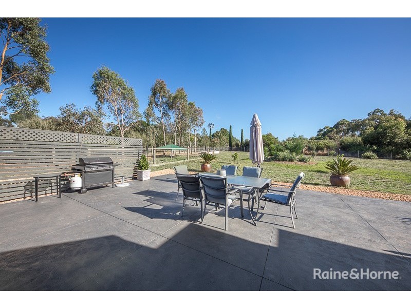 52 Highgrove Drive, Sunbury VIC 3429