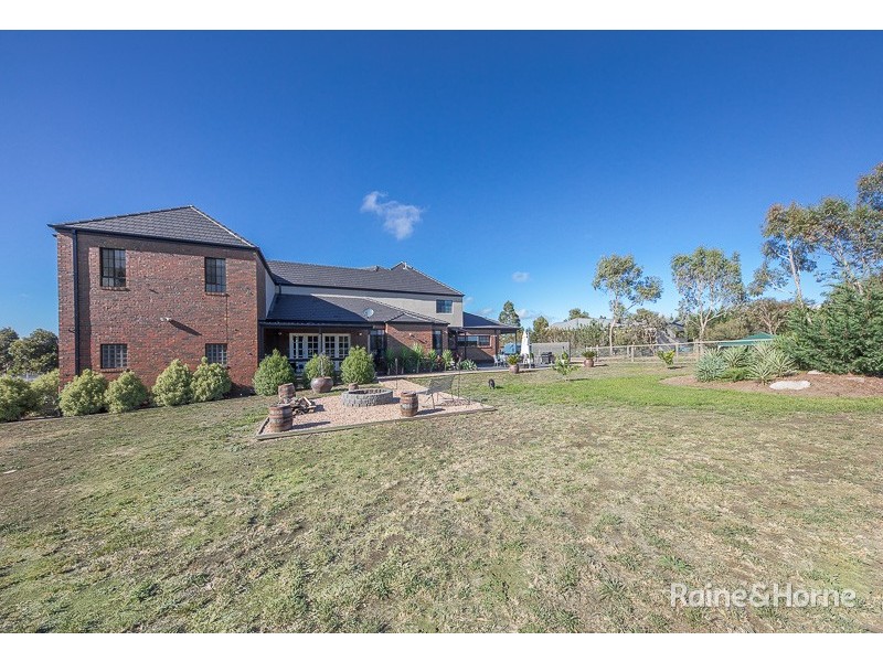 52 Highgrove Drive, Sunbury VIC 3429