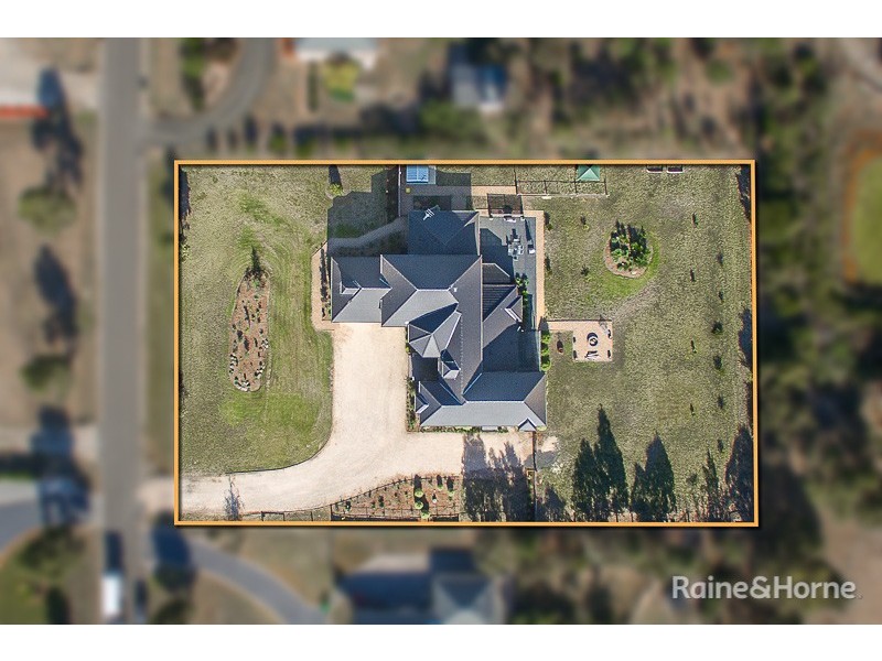 52 Highgrove Drive, Sunbury VIC 3429