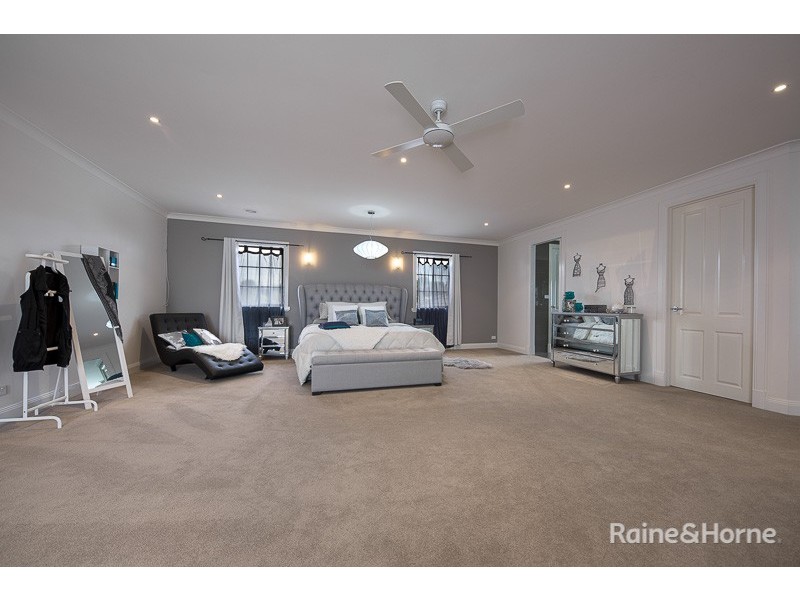 52 Highgrove Drive, Sunbury VIC 3429