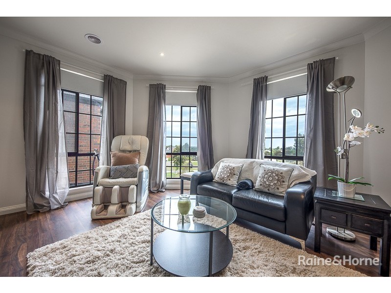 52 Highgrove Drive, Sunbury VIC 3429