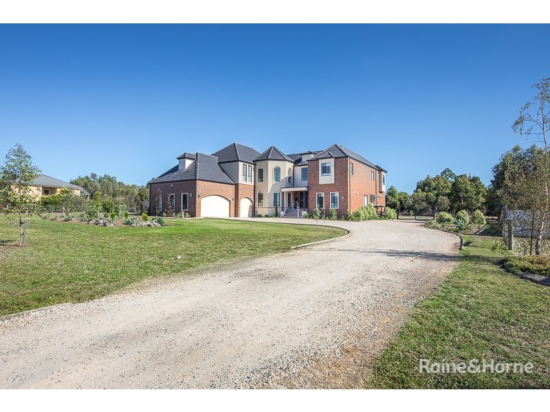 52 Highgrove Drive, Sunbury VIC 3429