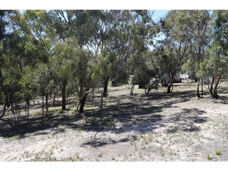 20 Emu Road, Sunbury VIC 3429