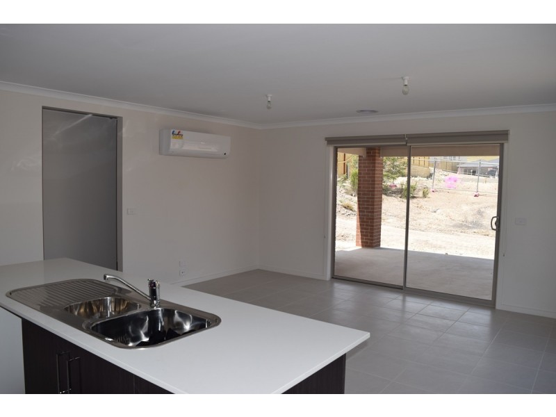 26 Beckview Crescent, Sunbury VIC 3429