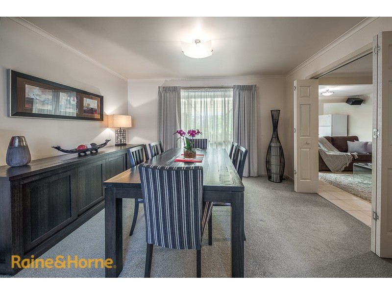 30 Woodstock Close, Sunbury VIC 3429