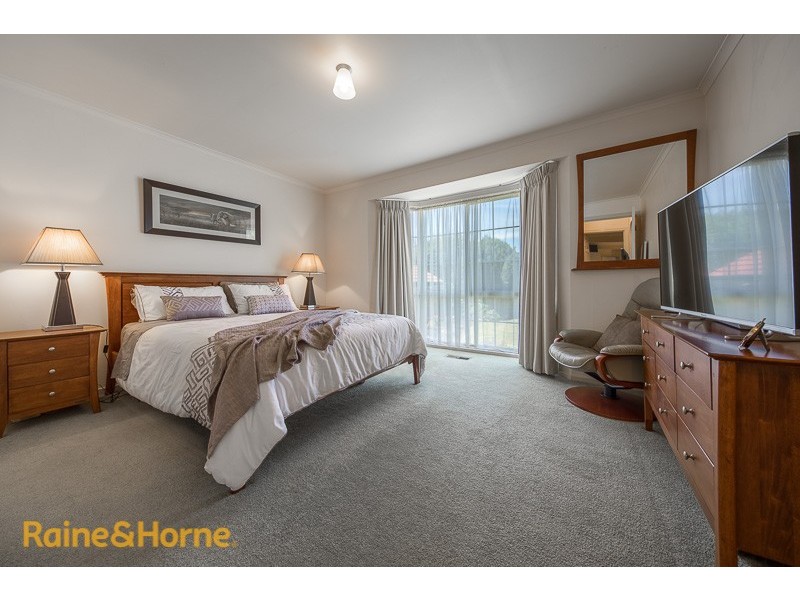 30 Woodstock Close, Sunbury VIC 3429