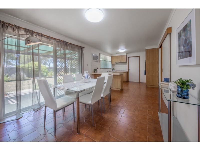 6 Arran Court, Sunbury VIC 3429
