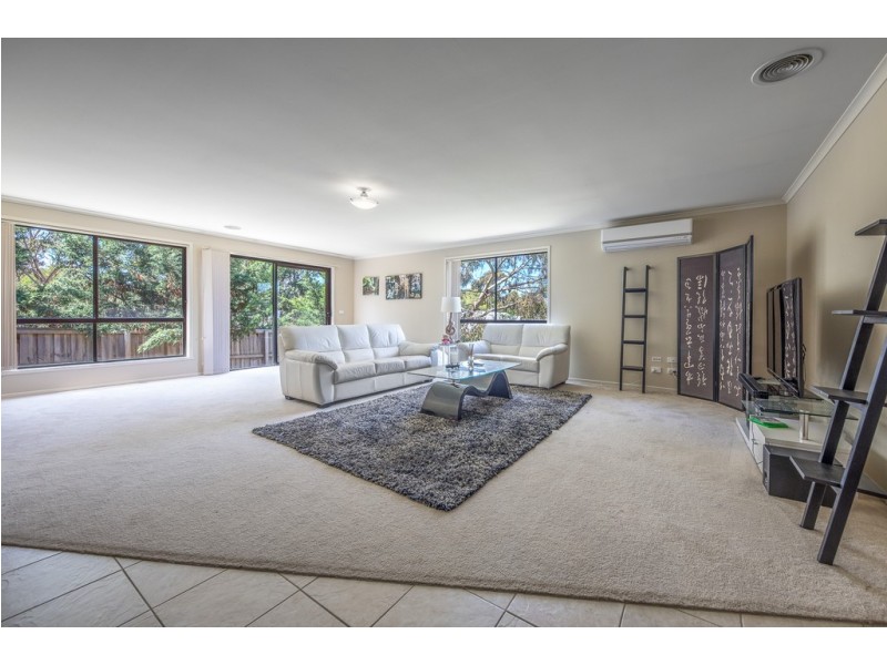 12 Canterbury Avenue, Sunbury VIC 3429